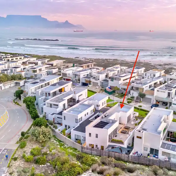 LUXURIOUS ESTATE LIVING AT WATERS EDGE - BIG BAY