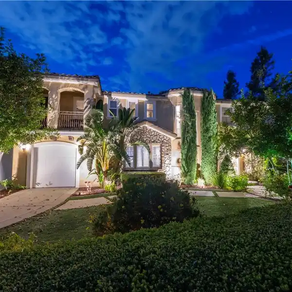 GORGEOUS HOME IN THE HIGHLY DESIRABLE AREA
