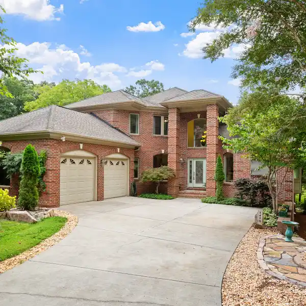 SPACIOUS ALL-BRICK RESIDENCE ON PRIVATE CUL-DE-SAC