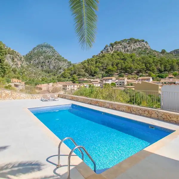 BEAUTIFUL, MODERN TOWNHOUSE WITH POOL IN CAIMARI