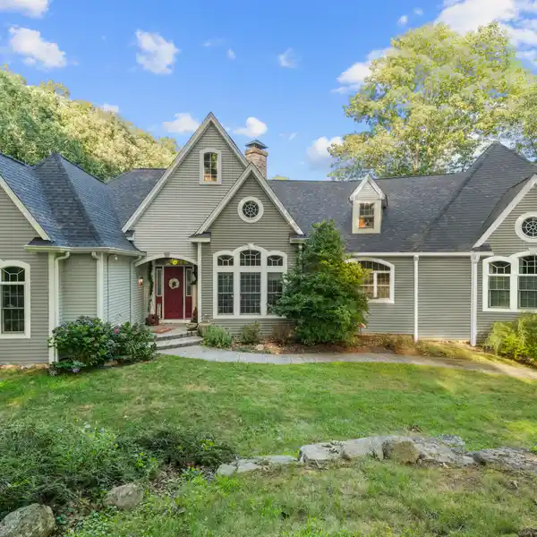 CONTEMPORARY CUSTOM HOME IN A DESIRABLE NEIGHBORHOOD