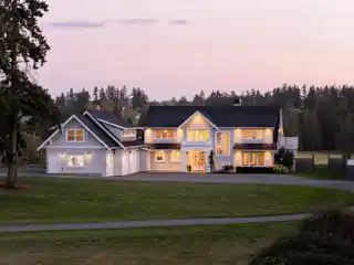 Hamptons-Style Home with Effortless Elegance