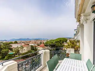 Top-floor Apartment with a View of the Mediterranean