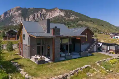 Exquisite Modern Mountain Home