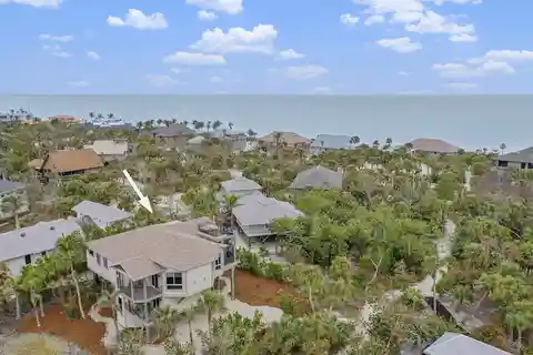 Beautiful Fully Furnished Home in a Fabulous Location