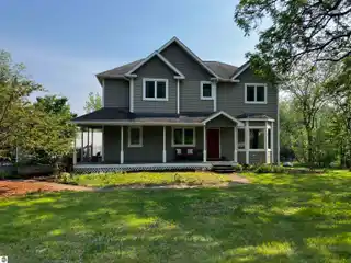Rare In-town Oasis with Solar