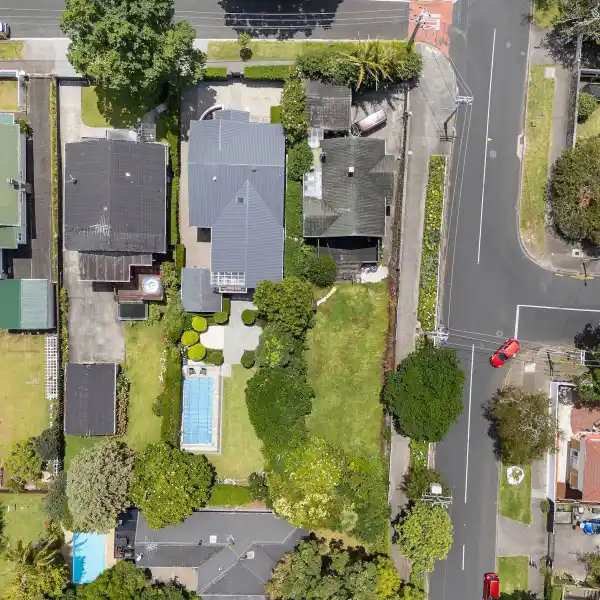 CENTRAL EPSOM FLAT WITH ENDLESS POTENTIAL