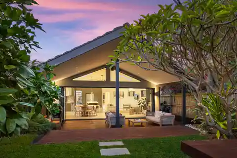 Coastal Sanctuary with Sunlit Open Spaces