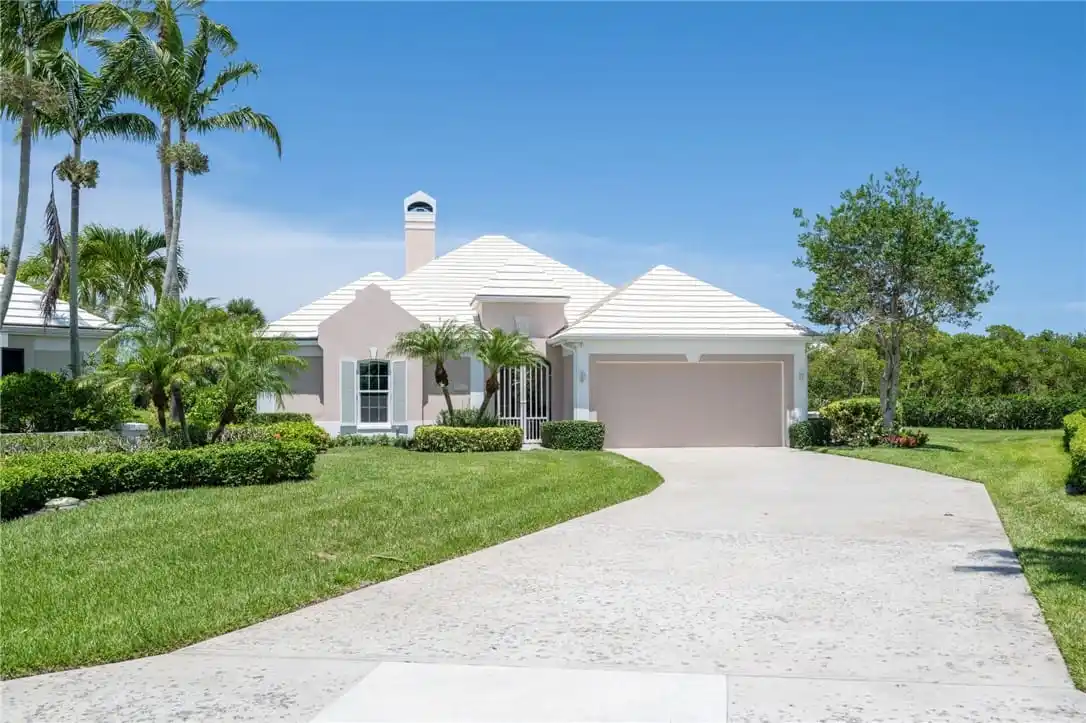 Bermuda-inspired Luxury with Modern Elegance and Custom Details