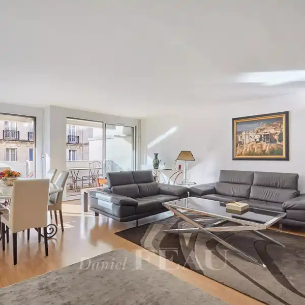 GORGEOUS APARTMENT WITH AN EXCELLENT PLAN