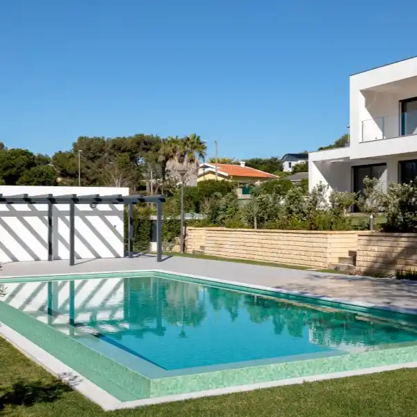 GORGEOUS FOUR-BEDROOM HOUSE IN A NEW CONDOMINIUM