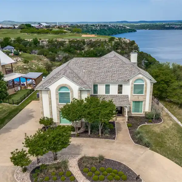 SPECTACULAR LAKEFRONT LUXURY HOME