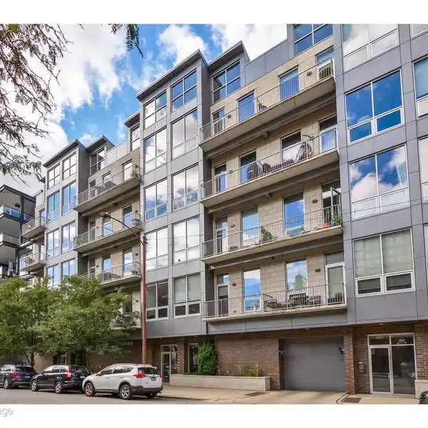 SLEEK DESIGN MEETS UNMATCHED WEST LOOP LUXURY