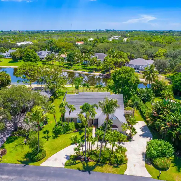 INVITING HOME IN RIVER RIDGE