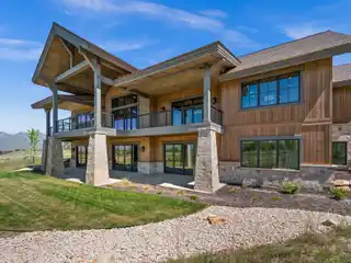 Exquisitely Crafted Serene Retreat