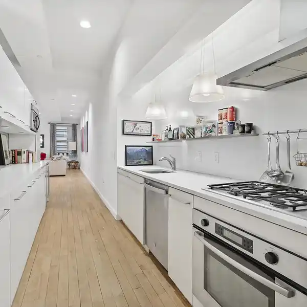 SPACIOUS AND FLEXIBLE LOFT-STYLE RESIDENCE