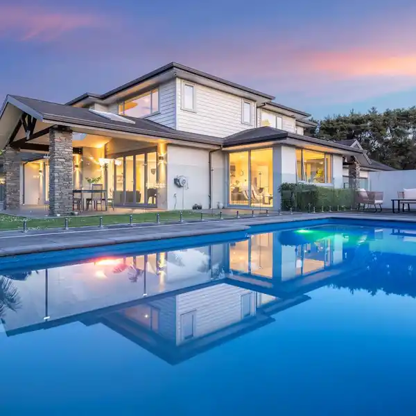 ARCHITECTURALLY DESIGNED EXECUTIVE HOME