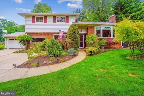 Classic Split-level on Picturesque Acre