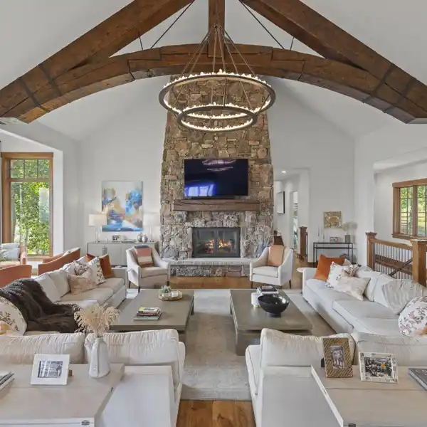 ELEVATED MOUNTAIN LIVING IN AN EXCLUSIVE COMMUNITY