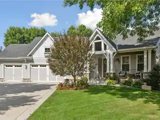 Former Model in Sought-After Minnewashta Landings