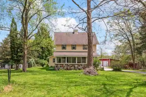 Charming Acreage with Barn and Art Studio