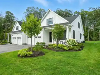 Upgraded Townhome in the Enclave at Boxborough