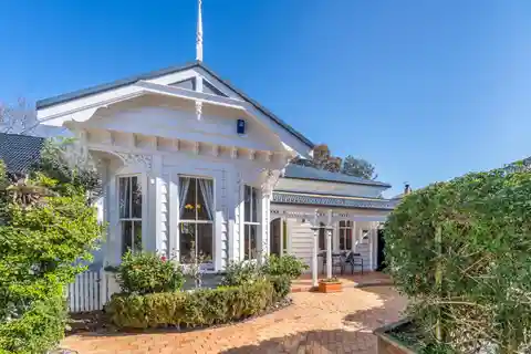 Private Parnell Retreat with Wraparound Verandah