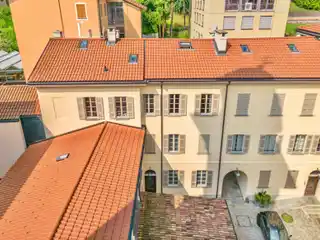 Quiet Location Steps to the Lake