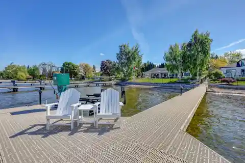 Beautiful Lakeside Haven