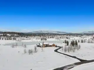 Luxury Mountain Retreat on a Lake