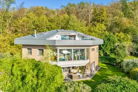 Unique Contemporary Residence