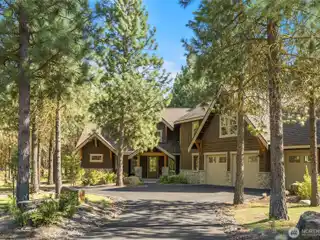 Four-Season Golf Course Retreat