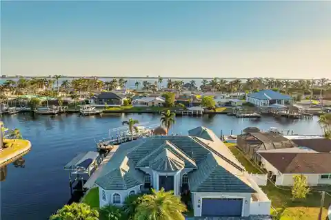 Unbeatable Location in the Prestigious Yacht Club Neighborhood