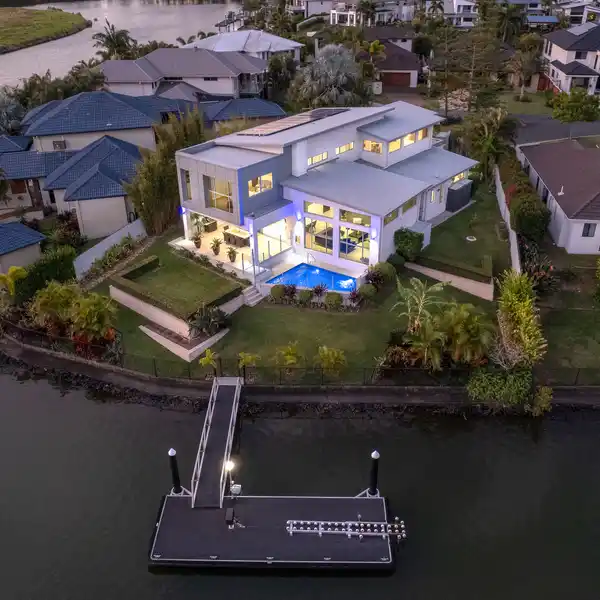 ARCHITECTURALLY DESIGNED AND MASTERFULLY CONSTRUCTED HOME