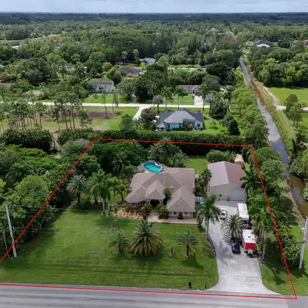 PRIVATE PARADISE ON 1.37 ACRES