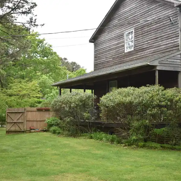THREE BEDROOM HAMPTONS FARMHOUSE FOR RENT