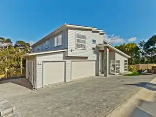 Expansive and Refined Living in Central Greenhithe