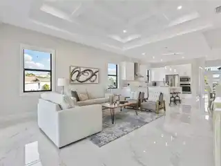 Luxury and Convenience in Naples Park