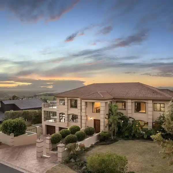 IMPRESSIVE HOME ON THE SLOPES OF THE HELDERBERG