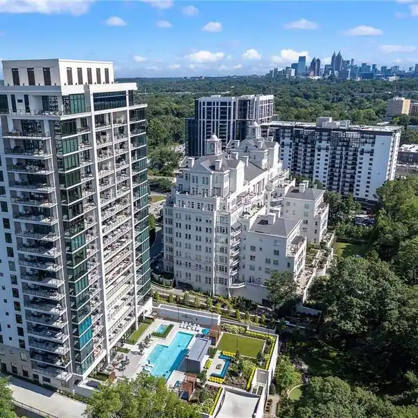 STUNNING BUCKHEAD VIEWS FROM LUXURIOUS RESIDENCE
