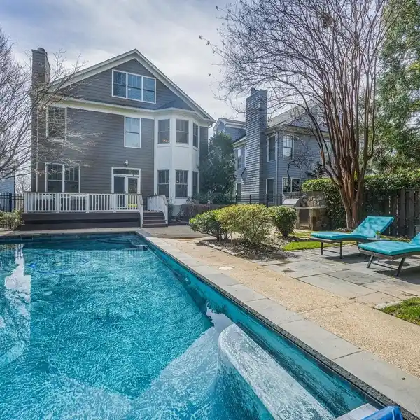 MASTERFUL BLEND OF CONVENIENCE AND AMENITIES