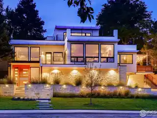 Sustainable Elegance: a Hillside Haven of Innovation, Luxury, and Architectural Harmony