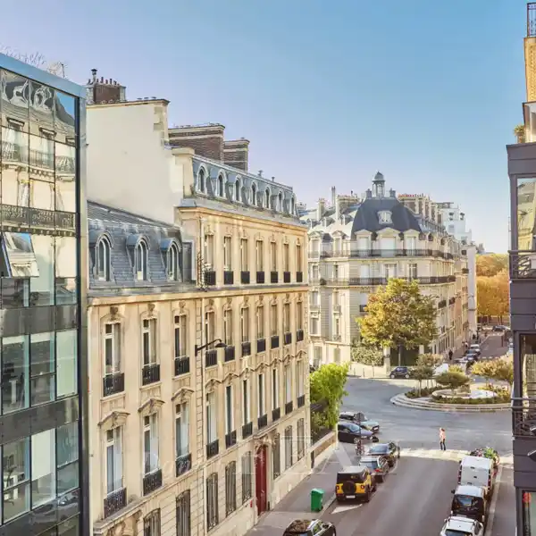 CHARMING DUPLEX APARTMENT IN THE GOLDEN TRIANGLE