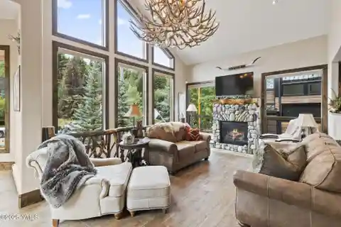 Beautifully Appointed Home in an Elegant Duplex