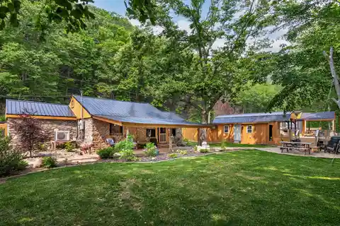 Riverside Mountain Retreat