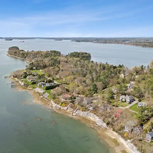ULTIMATE COASTAL RETREAT IN FREEPORT