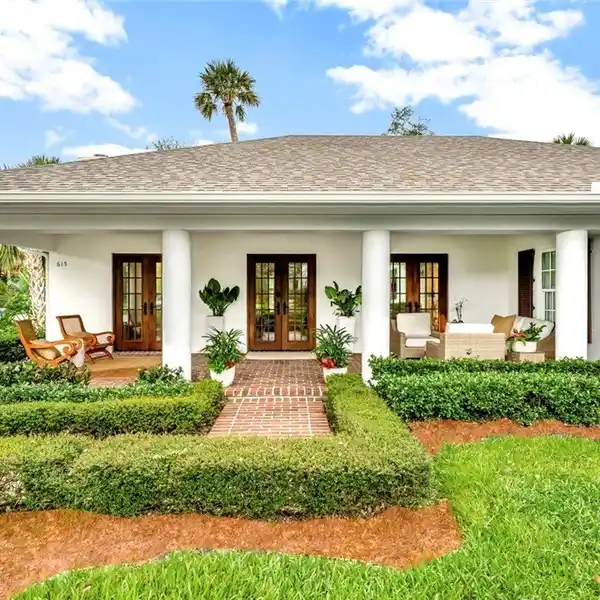 CHARLESTON SQUARE JEWEL BOX IN THE HEART OF OLD RIOMAR