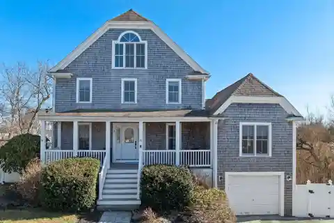 Beautifully Renovated Home Three Houses from the Beach