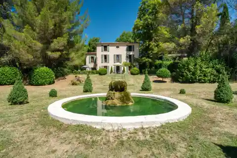 Serene Countryside Escape