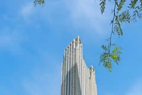 Four Seasons Luxury Living with City Views